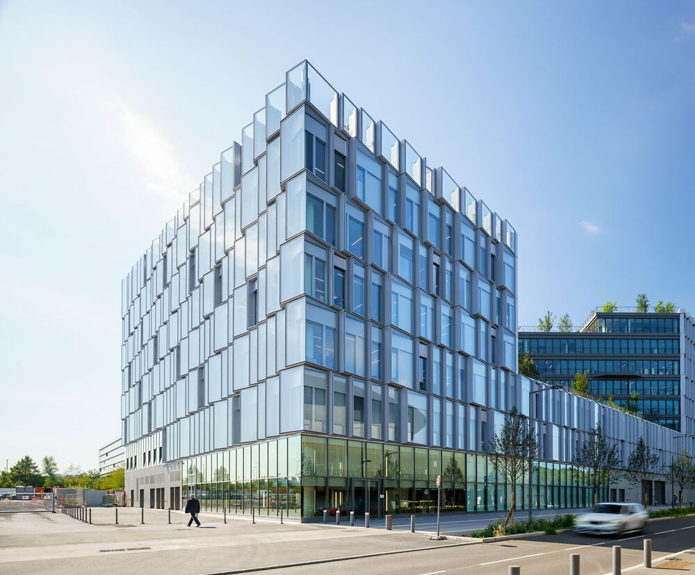 LeBiotope in Lille: The 750 trees and shrubs can only be surmised from the road. LeBiotope in Lille: The 750 trees and shrubs can only be surmised from the road.