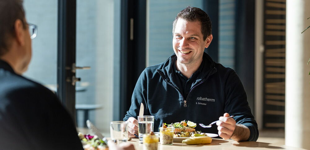 Tägliche Auszeit mit Stil: Mittagspause im robatherm Restaurant. Tägliche Auszeit mit Stil: Mittagspause im robatherm Restaurant.