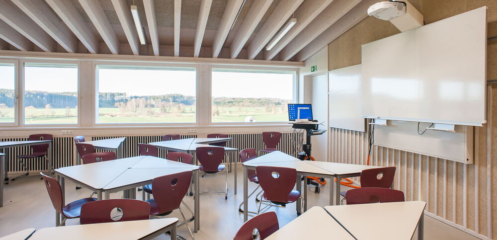 Natural materials such as wood are used in the classrooms to create a pleasant learning atmosphere. Natural materials such as wood are used in the classrooms to create a pleasant learning atmosphere.