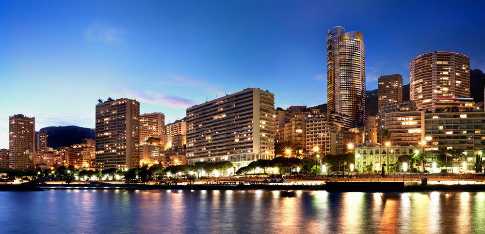 Spectacular Silhouette: The „Tour Odeon“ featuring robatherm air handling technology dominates the Monaco skyline. Spectacular Silhouette: The „Tour Odeon“ featuring robatherm air handling technology dominates the Monaco skyline.